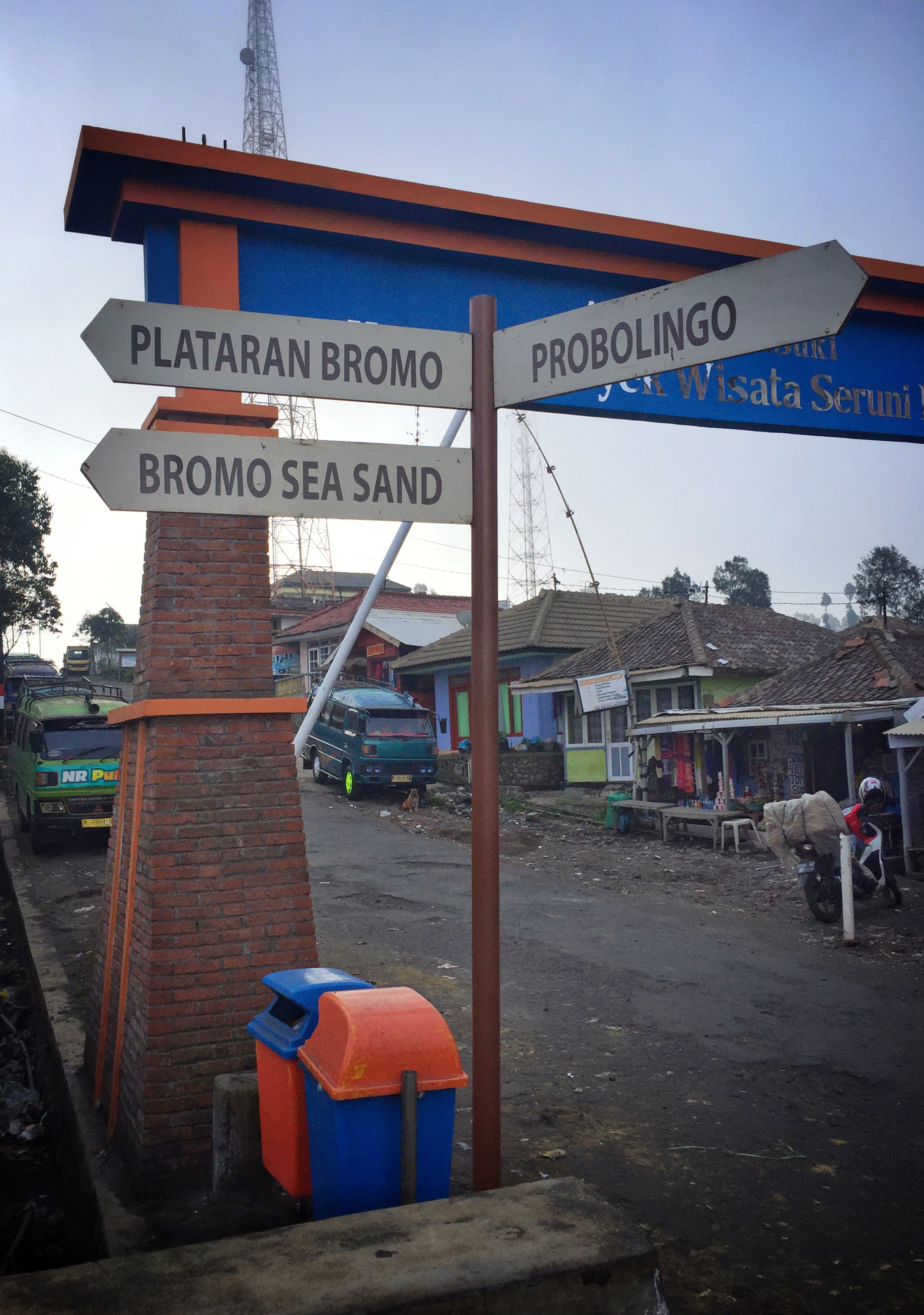 cemoro lawing signpost